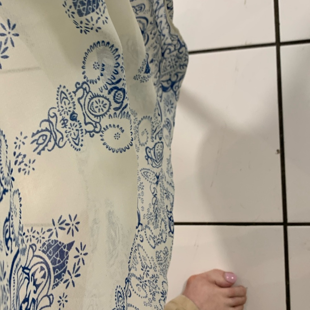 Blue and cream scarf never used like new cloth feels like t